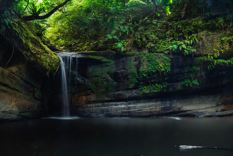 Wasserfall im Dschungel